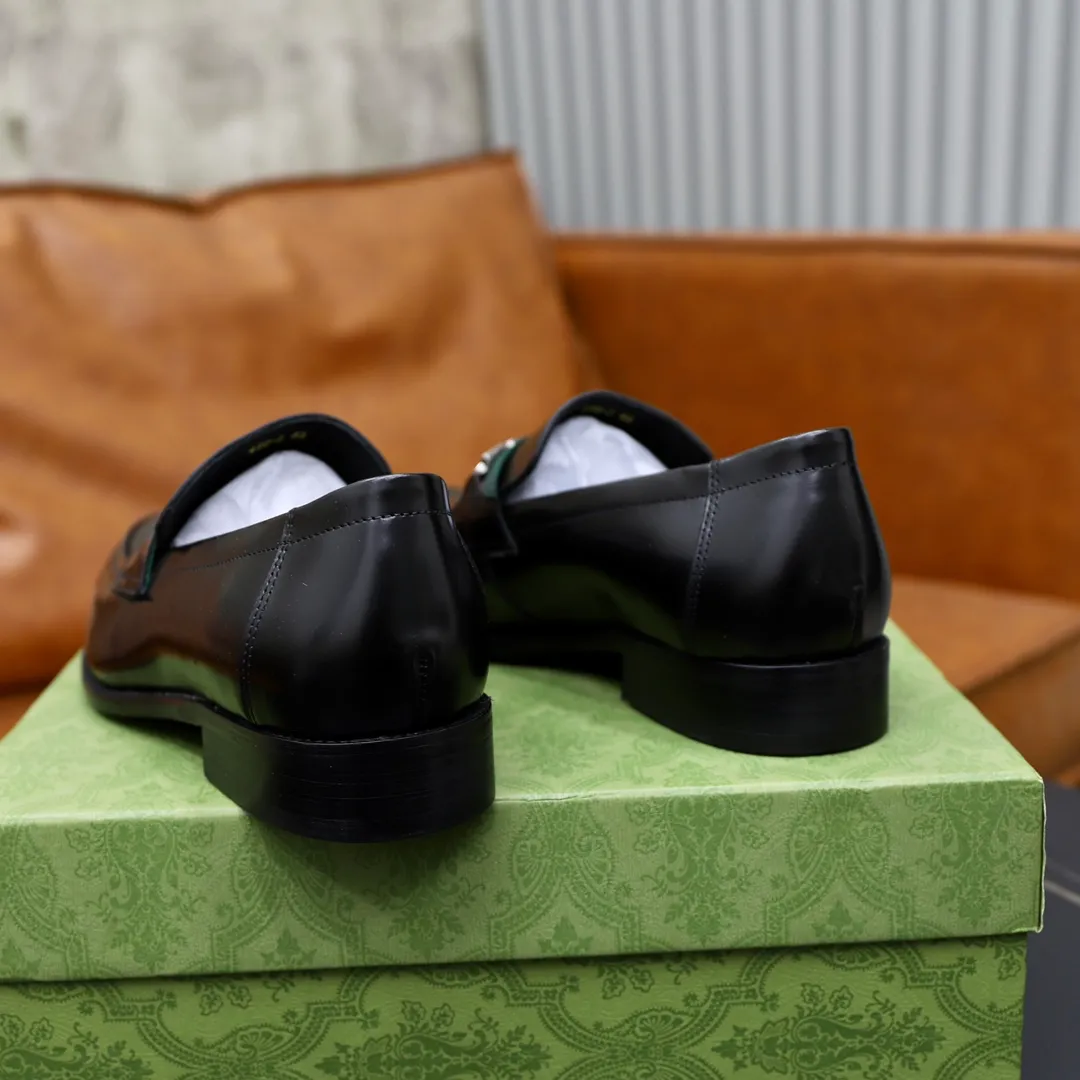Men's shoes: 250🙅‍♂️🙅‍♂️🙅‍♂️Niuli Brand: GUCCI Size: 38-44 (45 can be customized) Level: Counter classic Material: Original soft cowhide upper Comfortable cowhide lining Original lightweight outsole Style category: Business casual footwear Driving leather shoes Color: Actual picture color